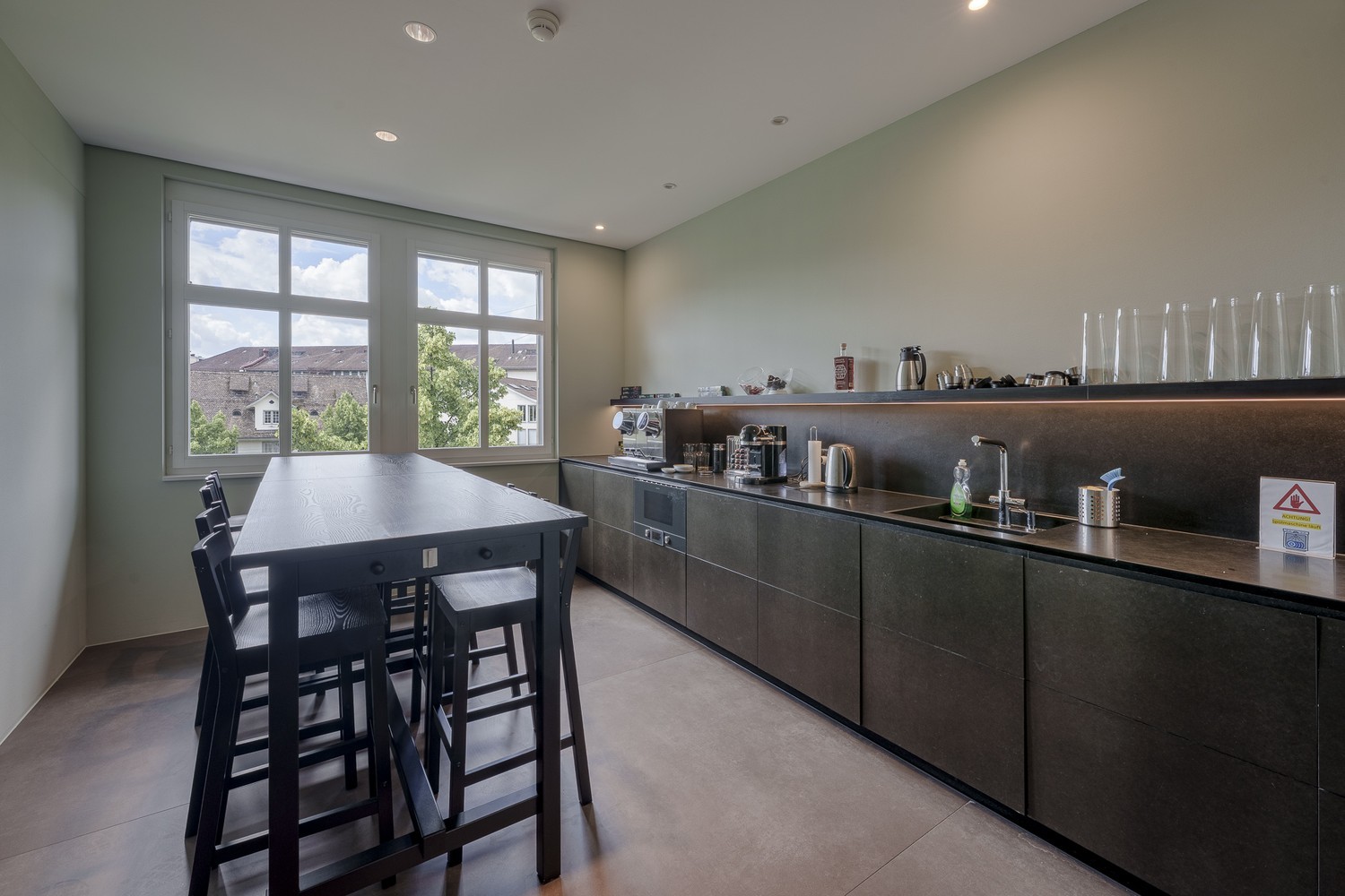 440m² office
