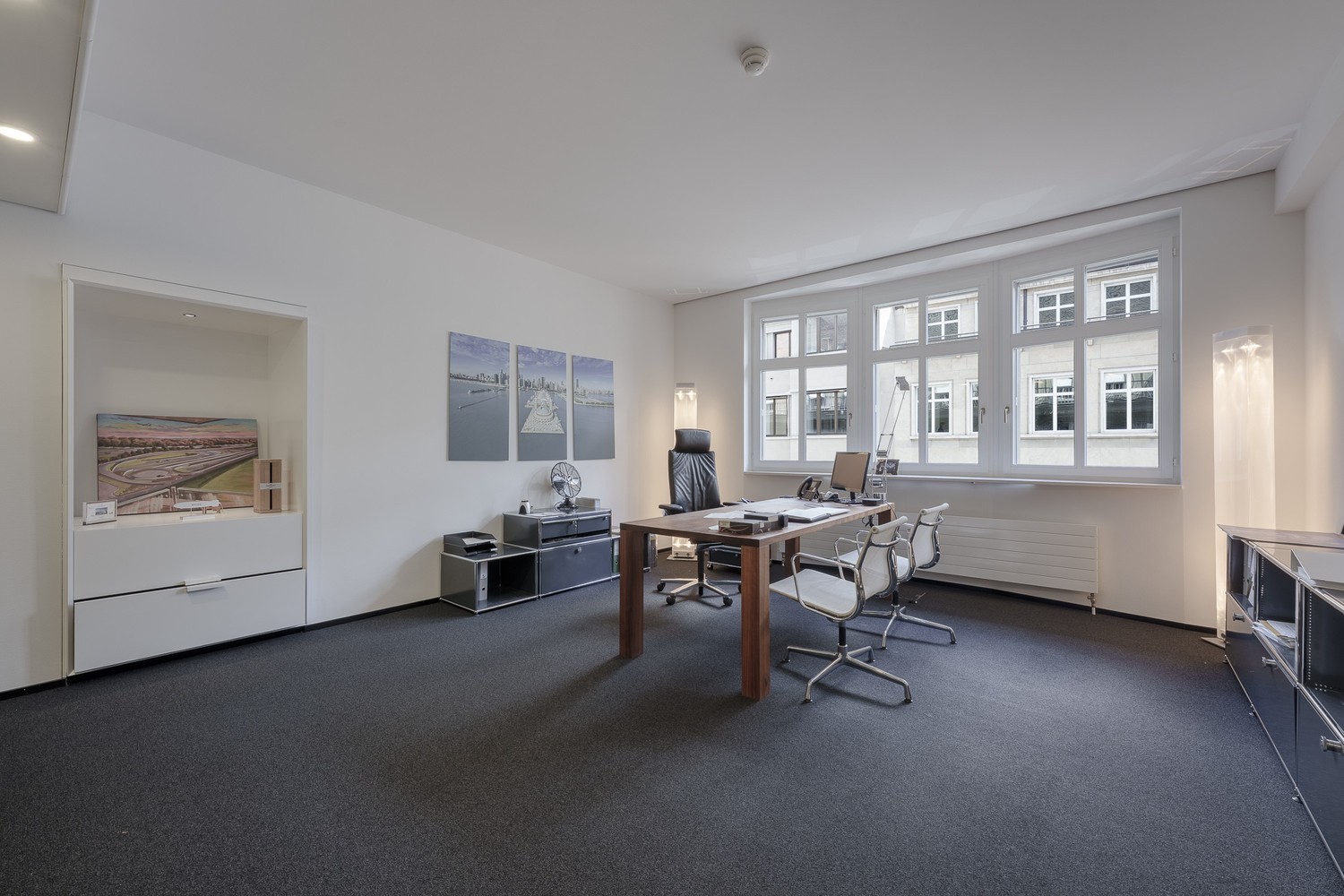 440m² office