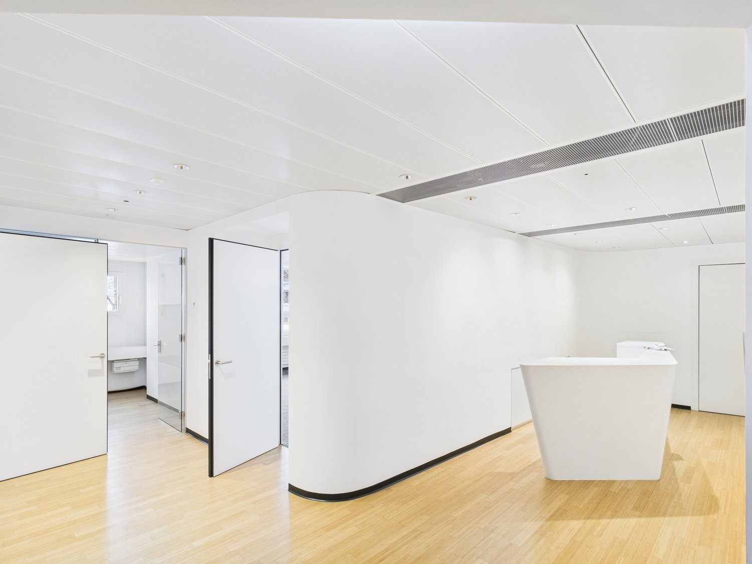 1066m² office