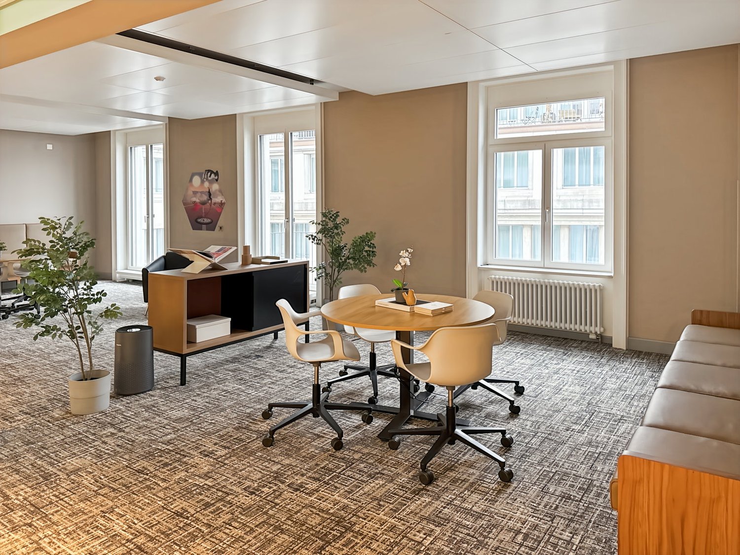225m² office