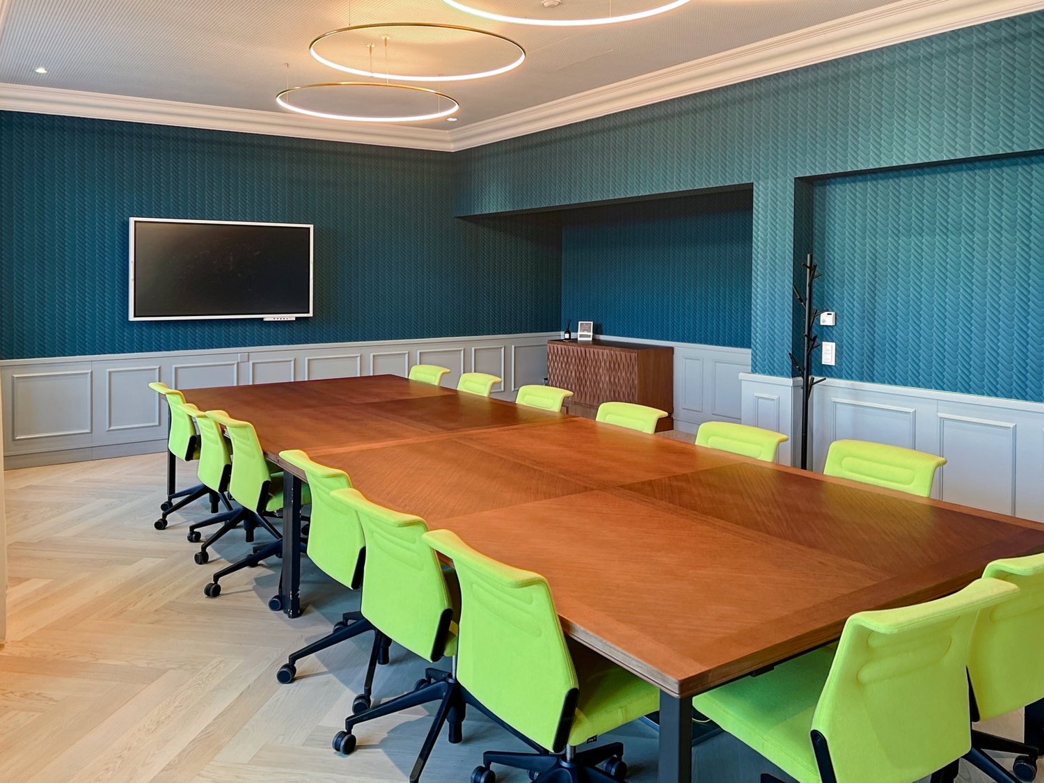 225m² office