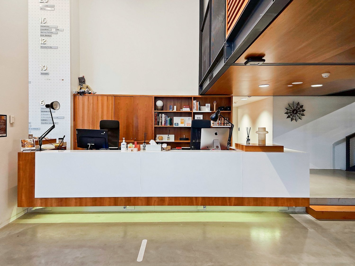 225m² office