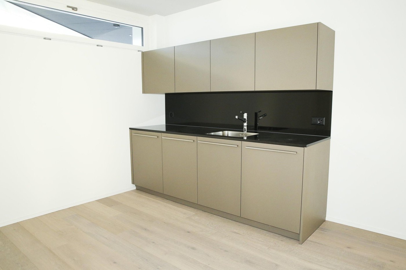 252m² office