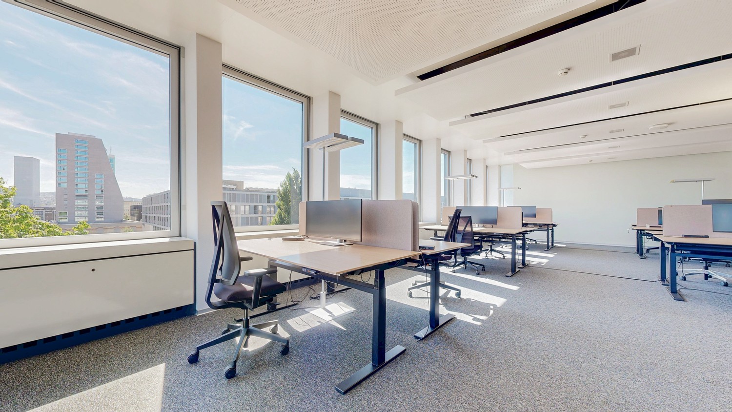 2140m² office