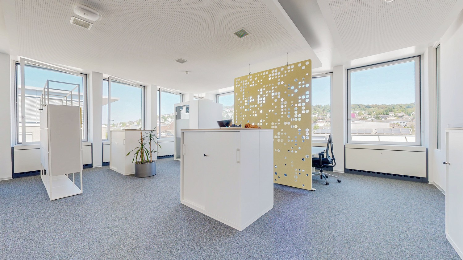 2140m² office