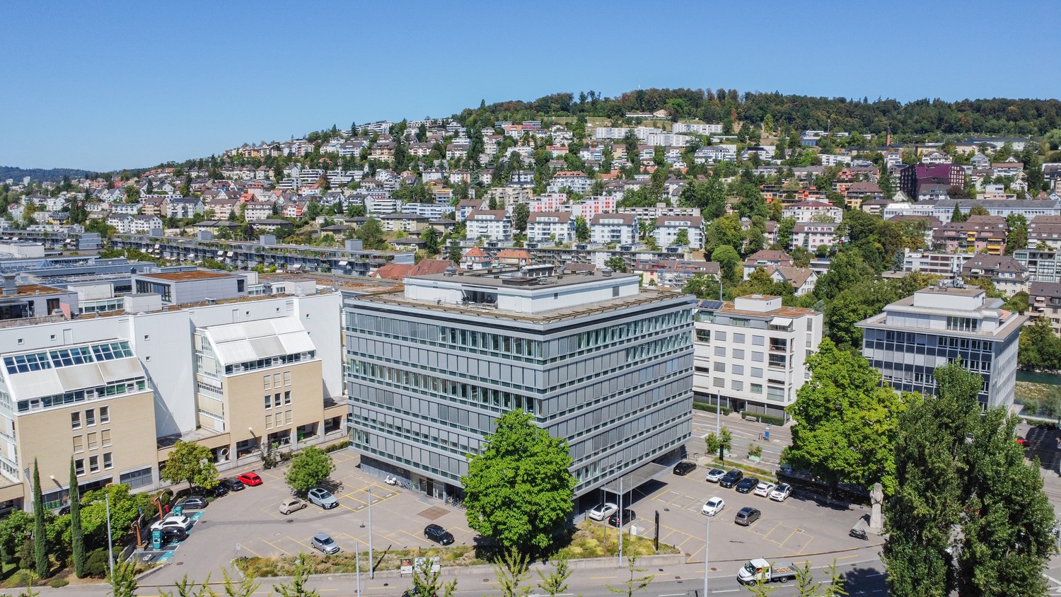 2140m² office