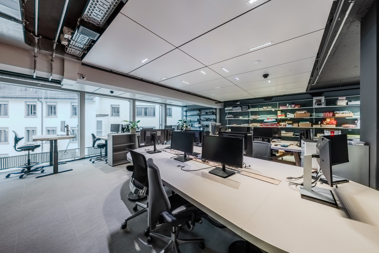 528m² office