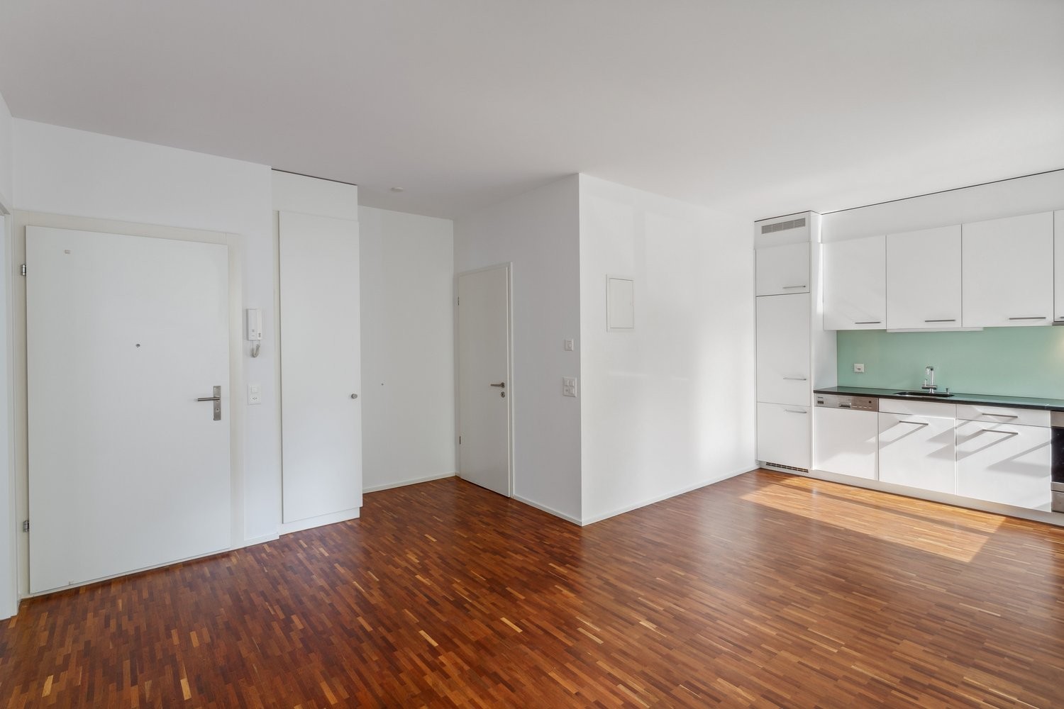 2 rooms apartment, photo 1 of 9