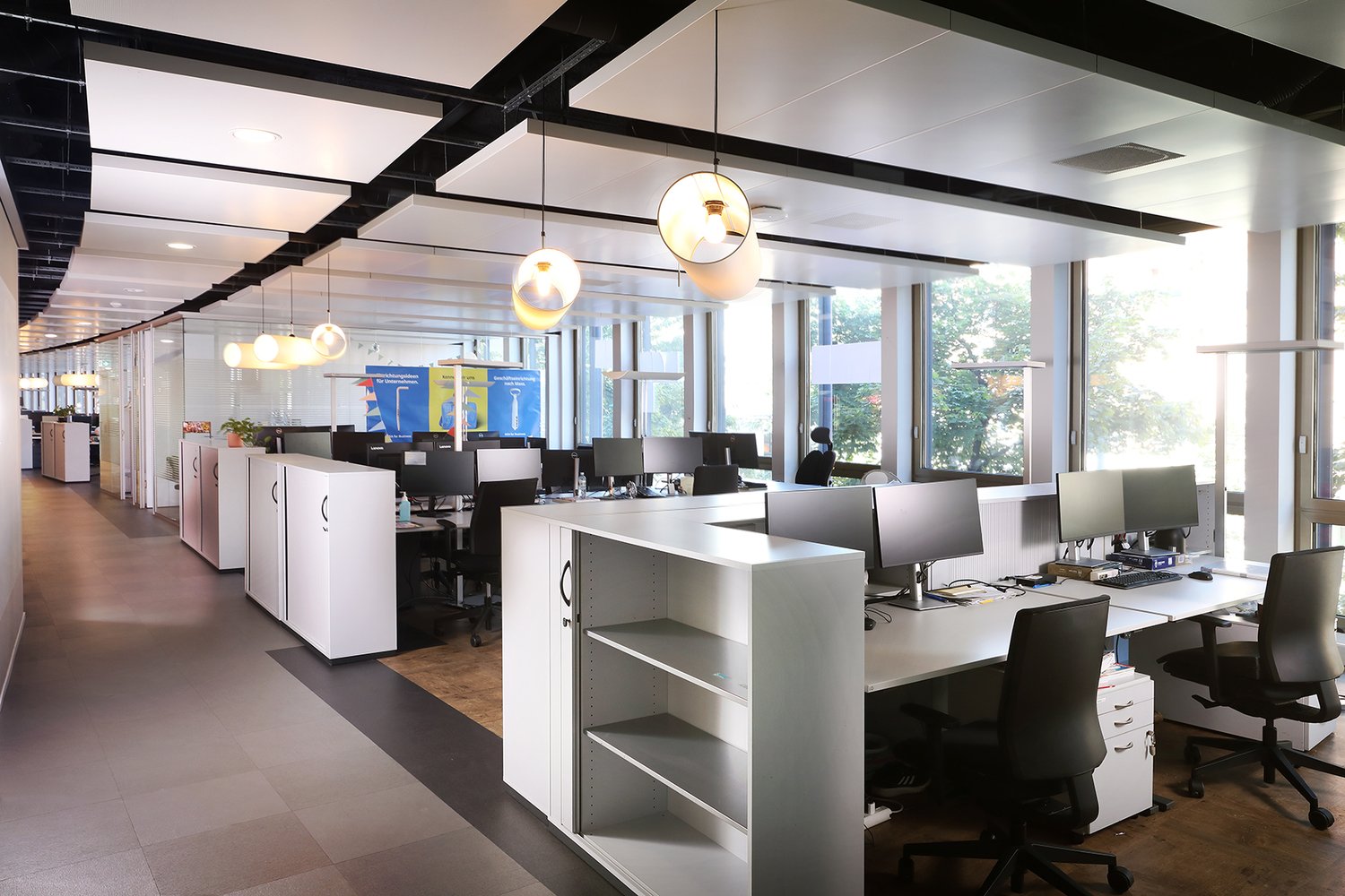 1322m² office