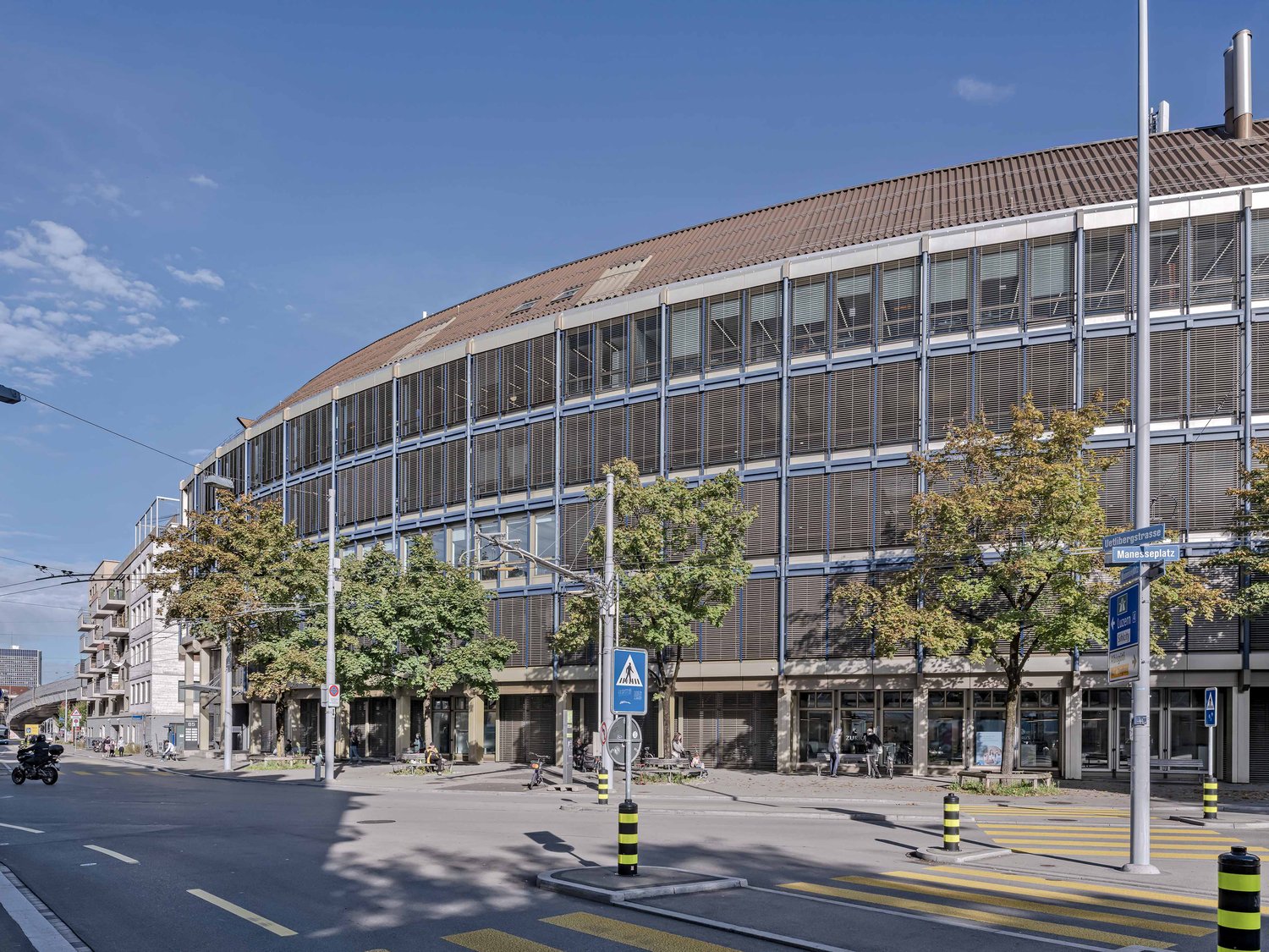 1322m² office
