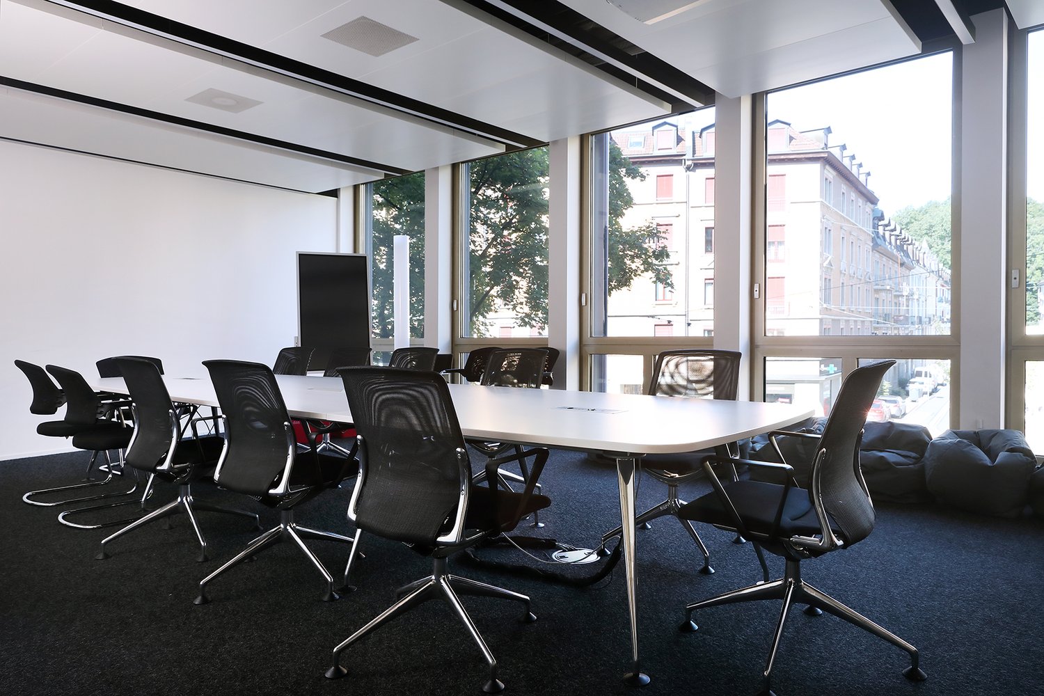 1322m² office