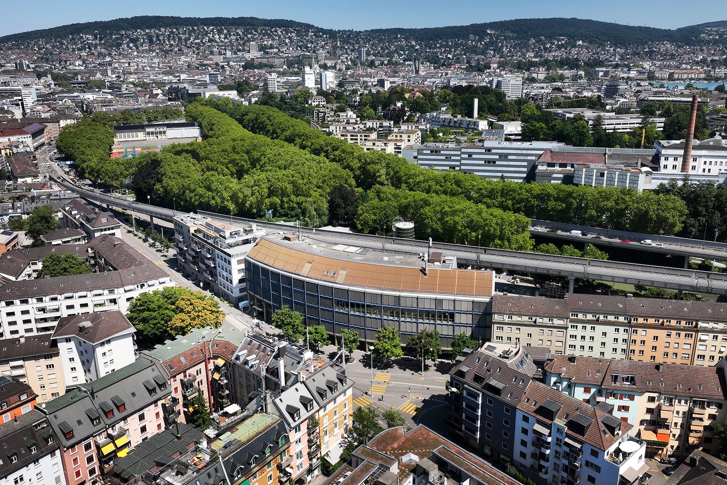 1322m² office