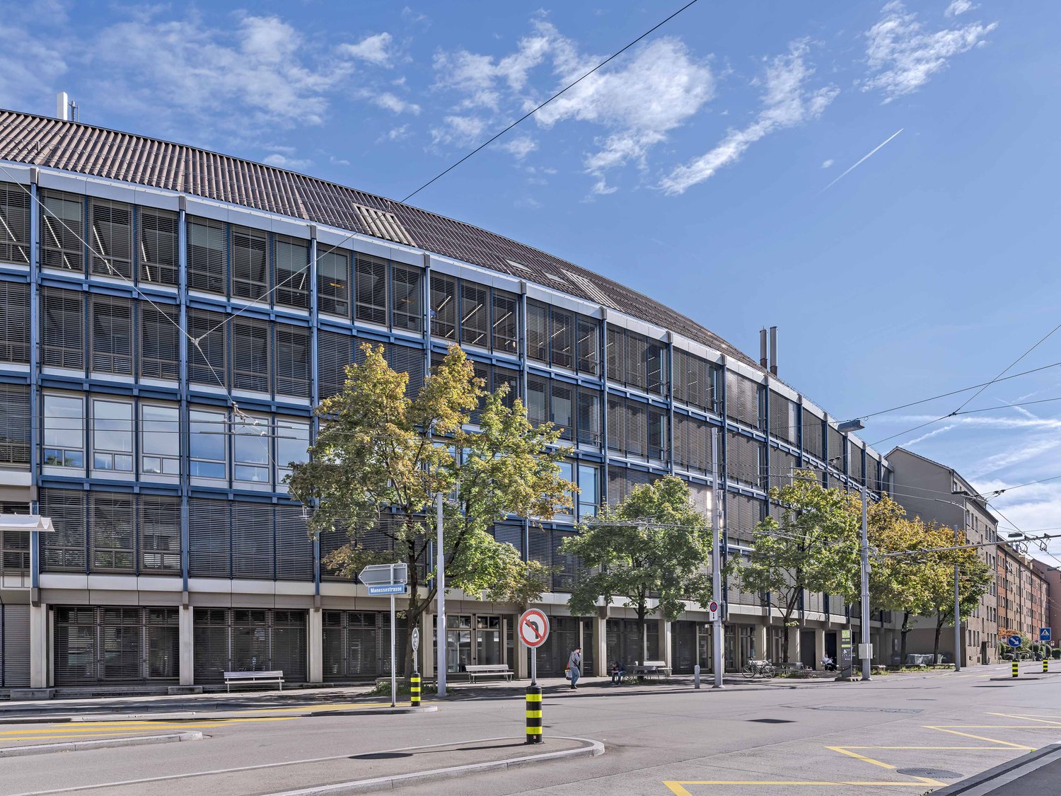 1322m² office