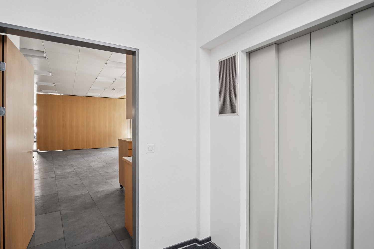 381m² commercial
