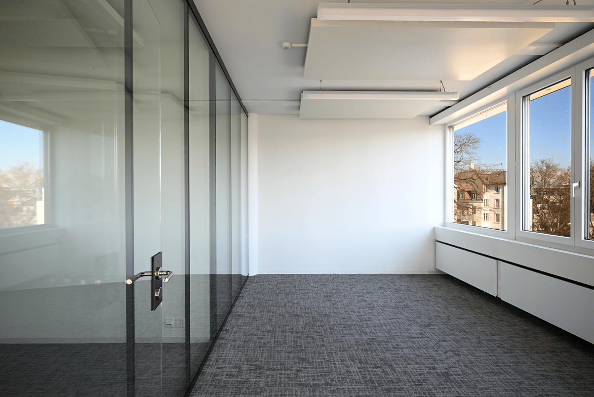 379m² office
