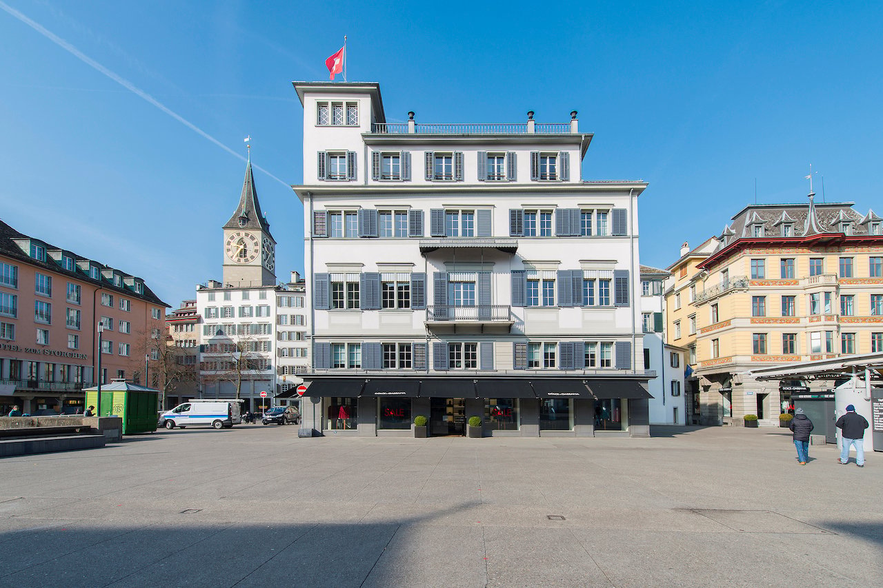 70m² shop