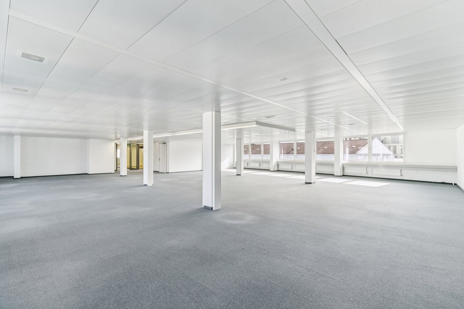 311m² office