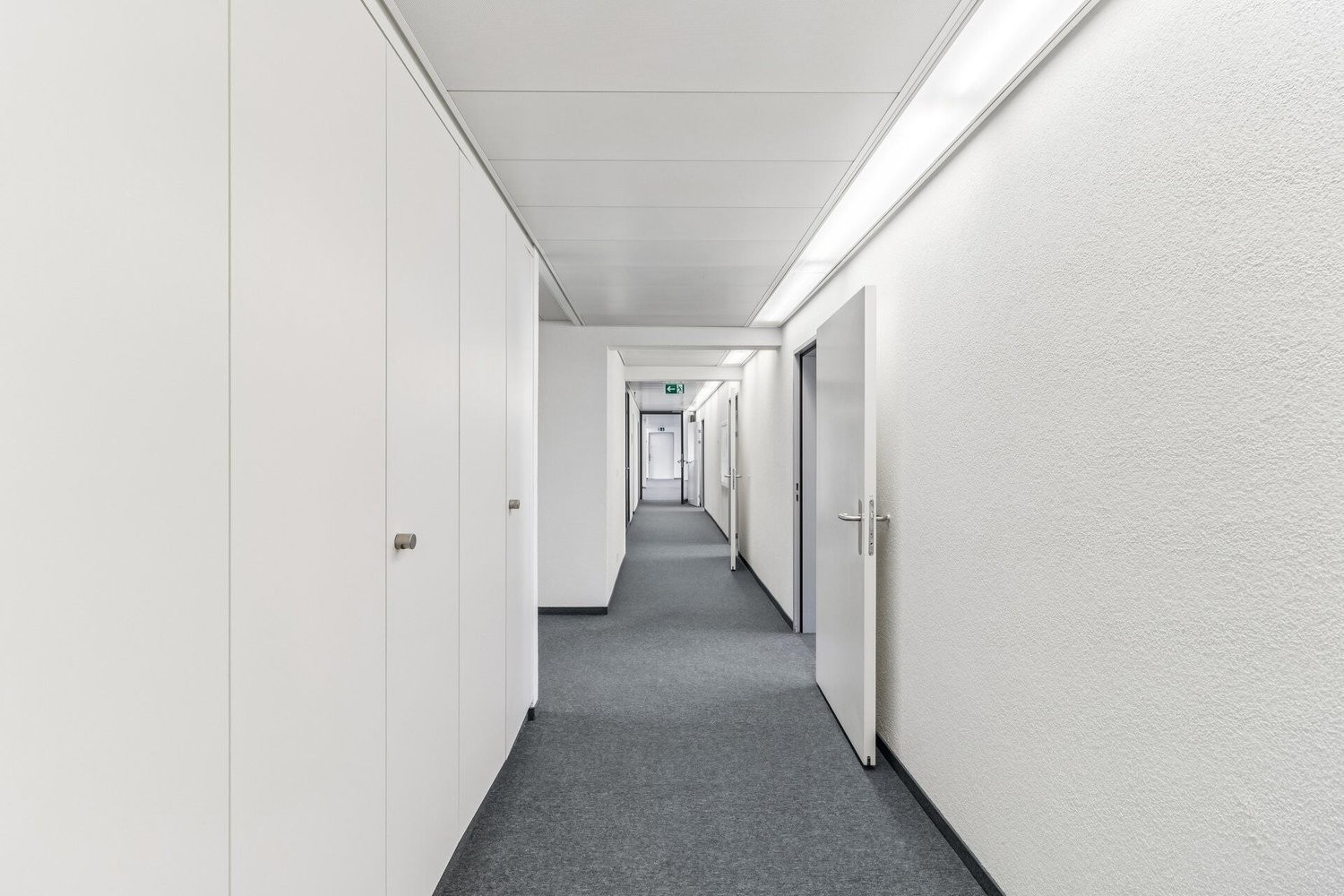 311m² office