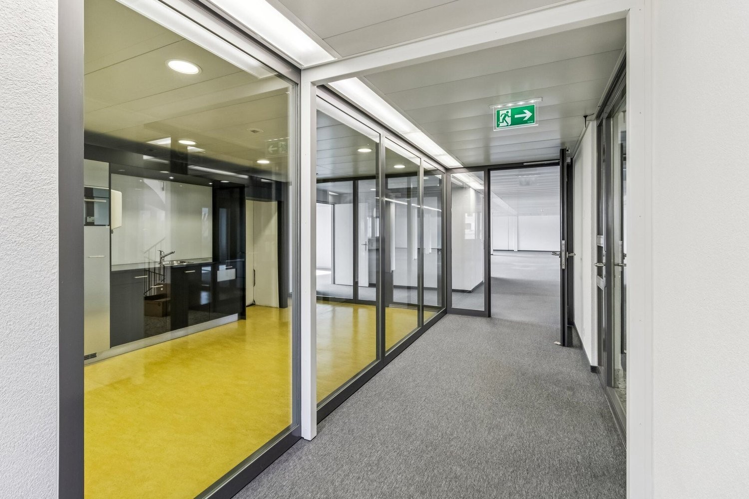 311m² office