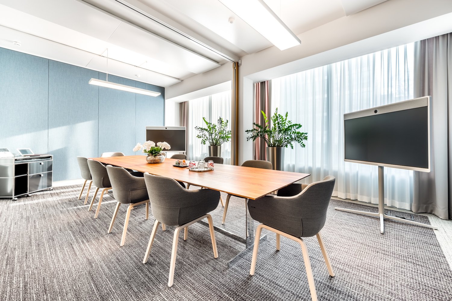 2000m² office