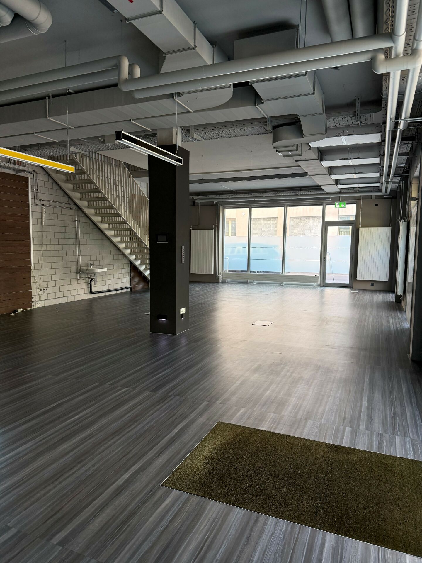 230m² commercial
