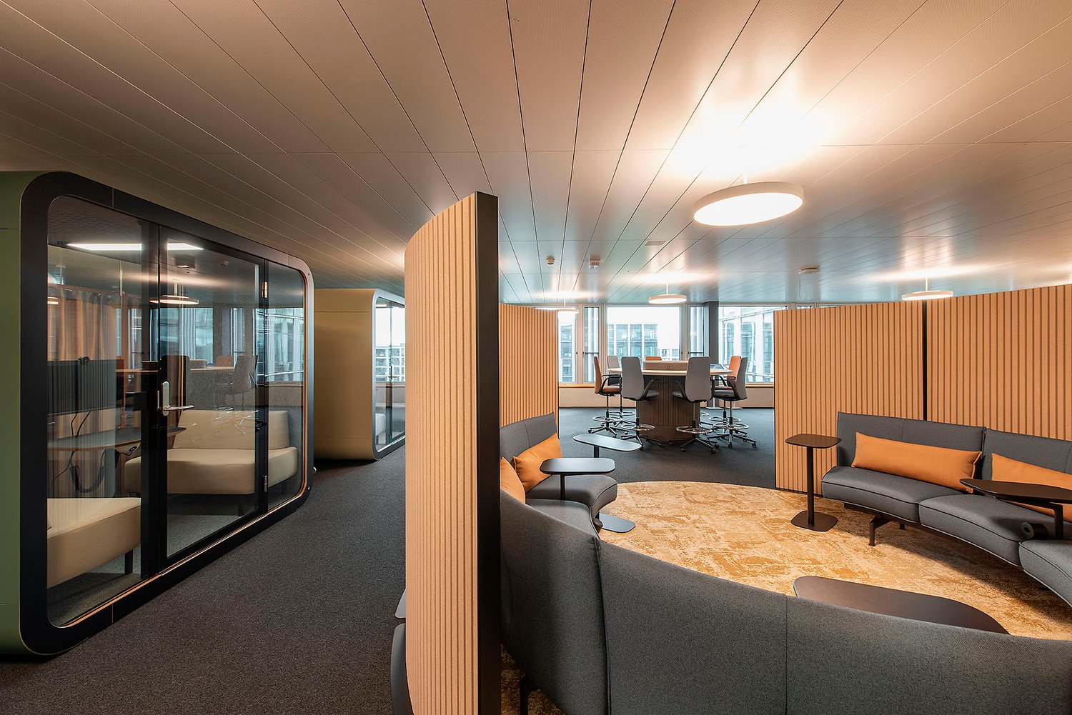 700m² office