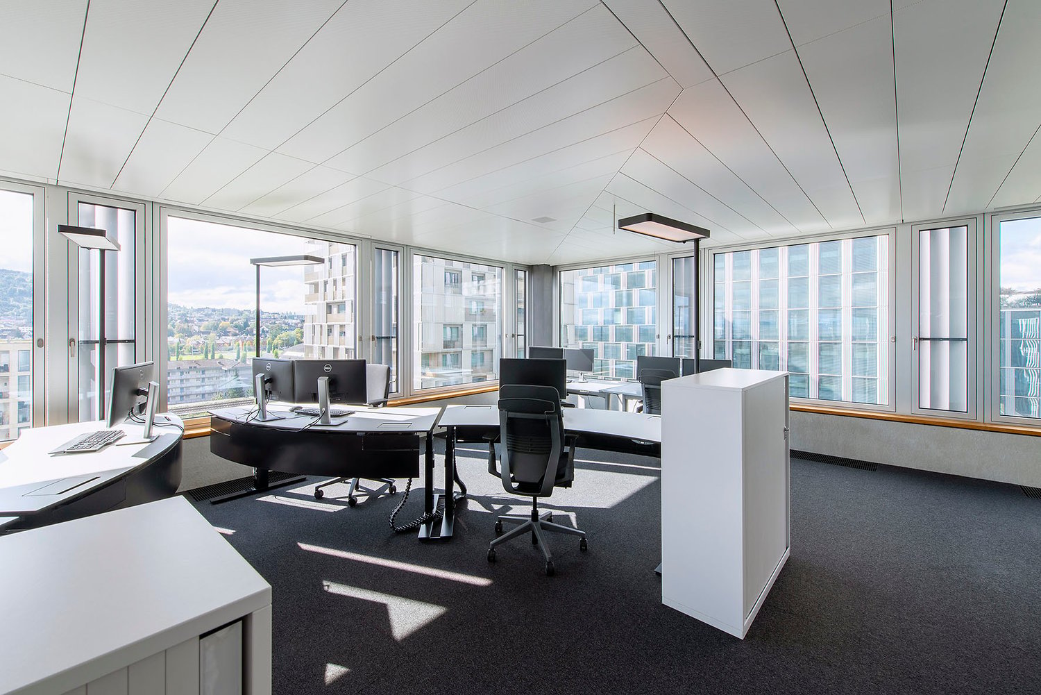 700m² office