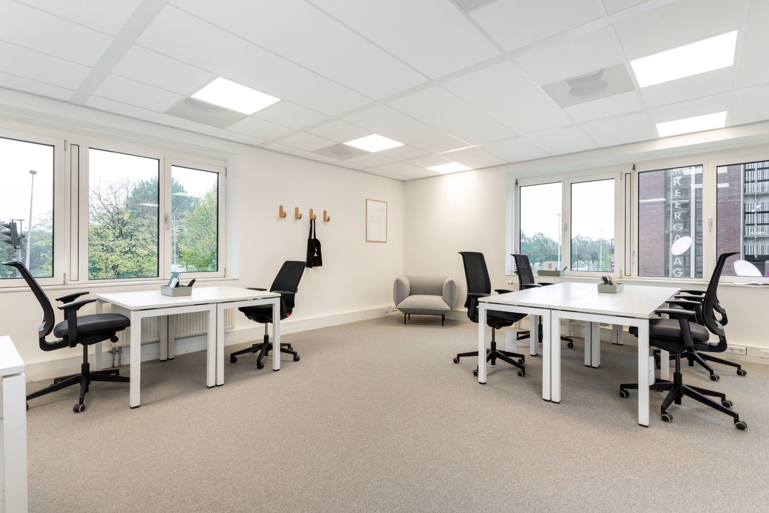 225m² office