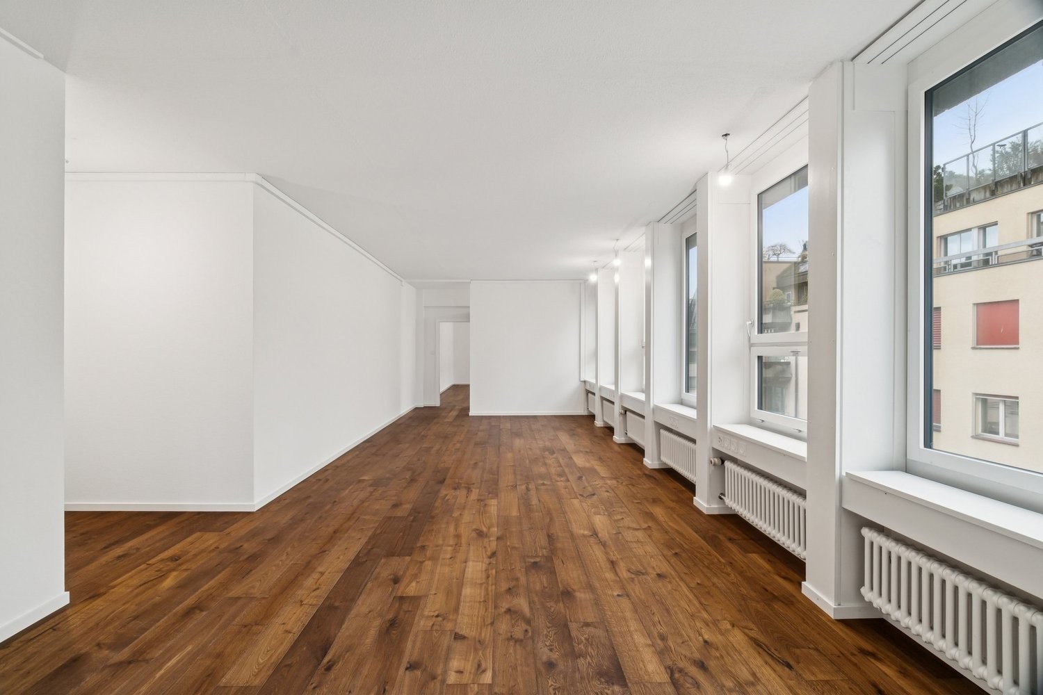 93m² office