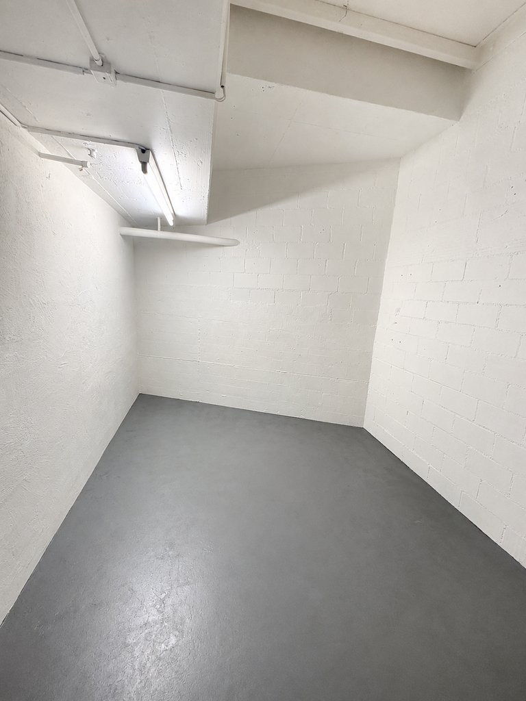 193m² magazzino