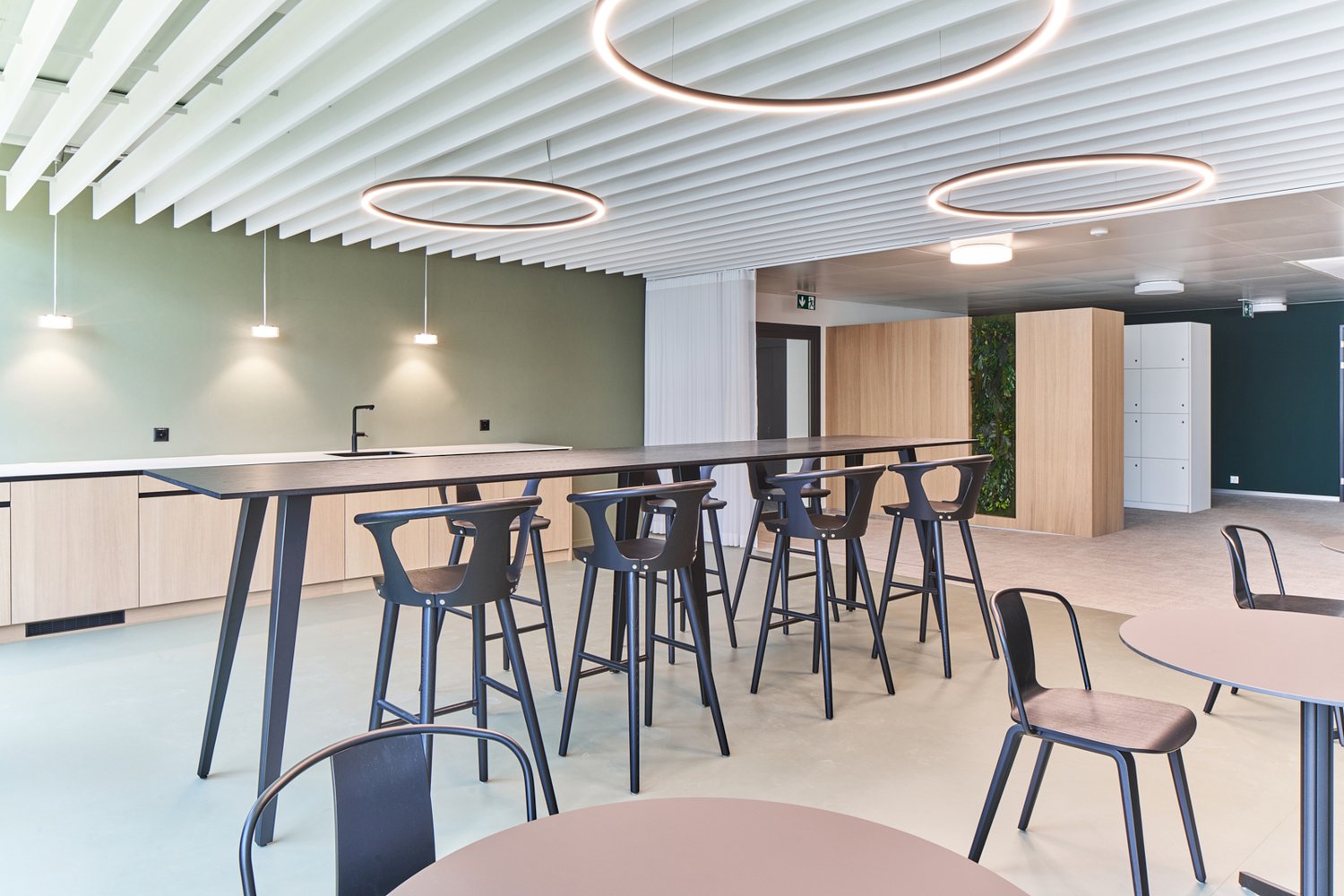 940m² office
