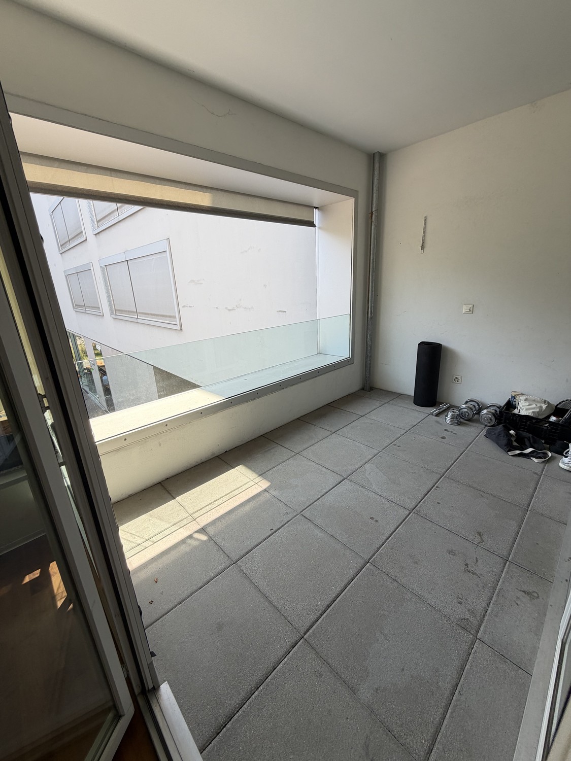 Zimmer in einer WG

Wir suchen einen freundlichen Mitbewohner/eine freundliche Mitbewohnerin für unsere WG! Das Zimmer (15 m²) ist ab dem **1. September** für **CHF 931.81/Monat** (inklusive Heizung) verfügbar und ist bis Januar 2027 garantiert, mit der Möglichkeit, um bis zu ein Jahr zu verlängern.