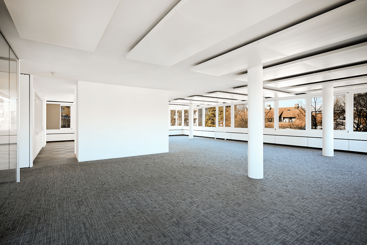 379m² office