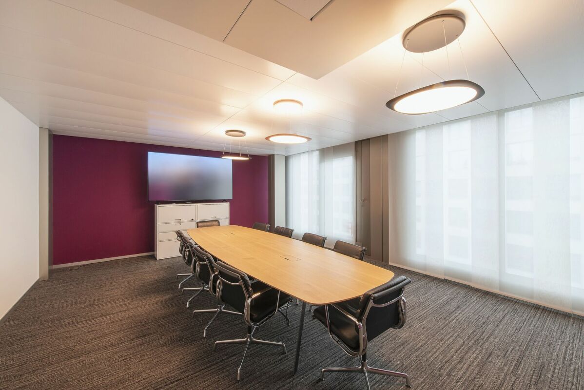 1124m² office