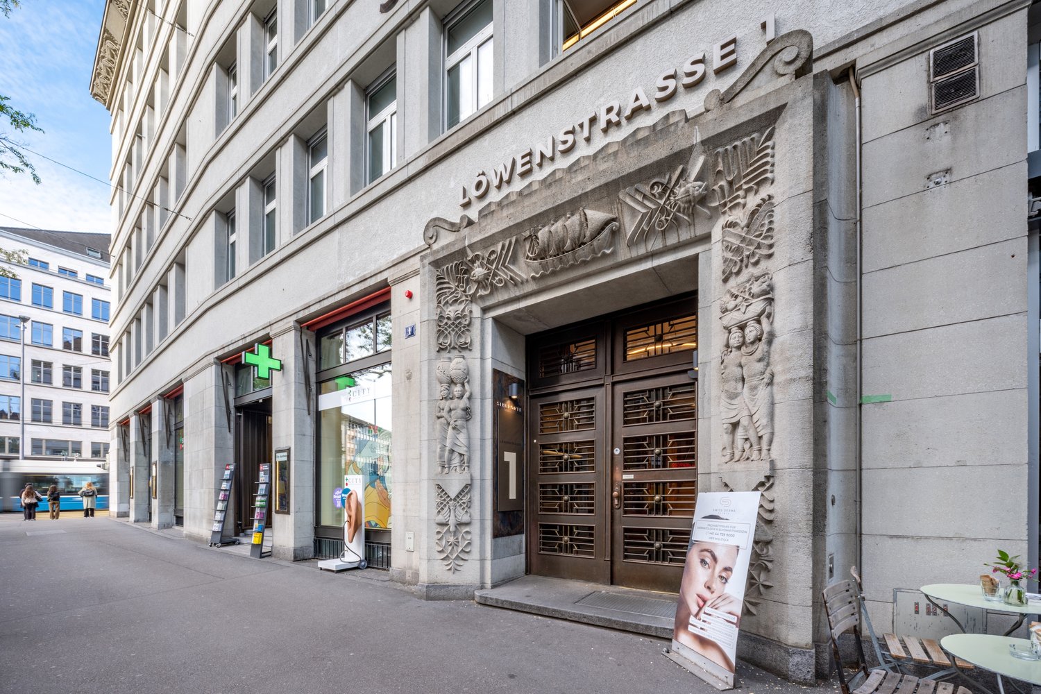 330m² office