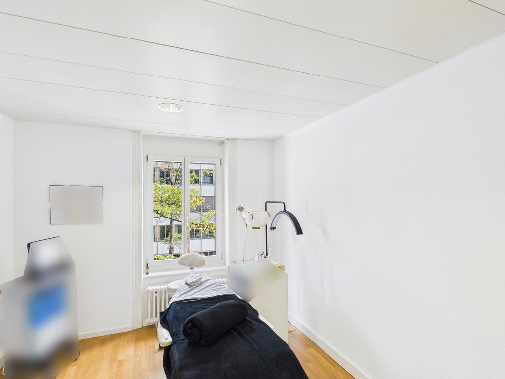120m² office