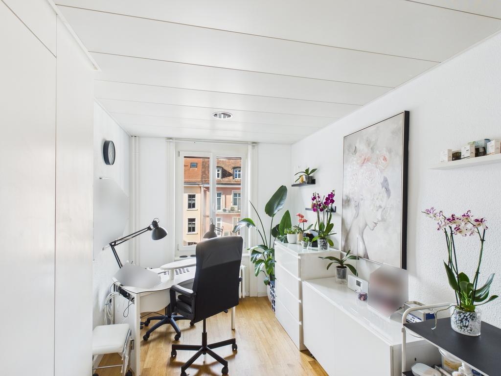 120m² office