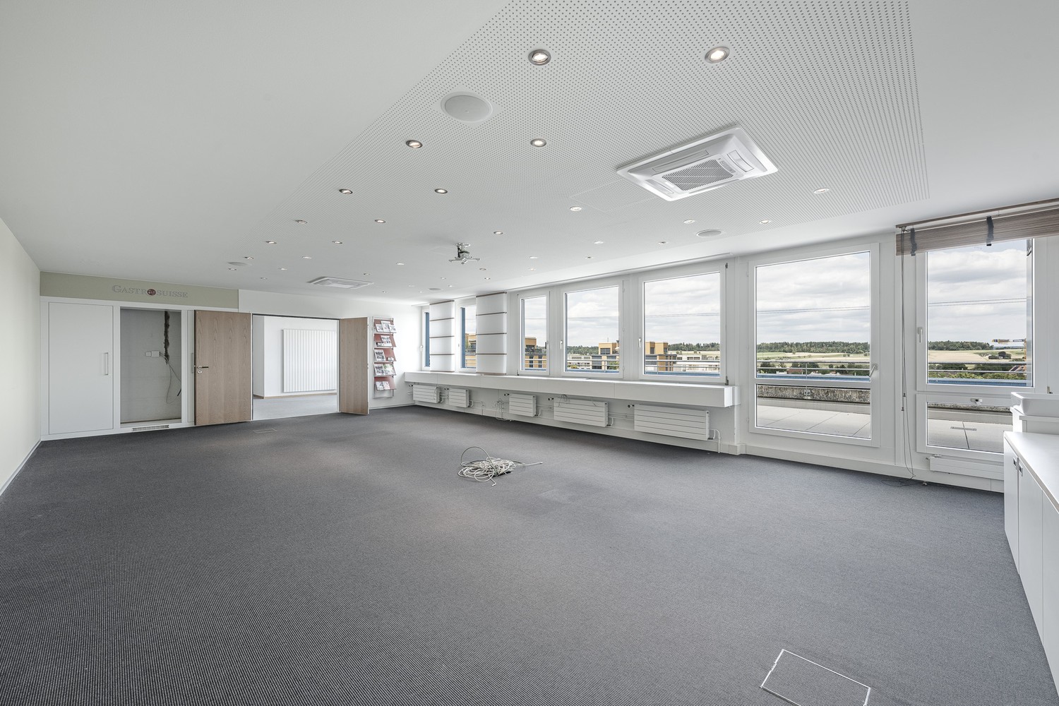 630m² office