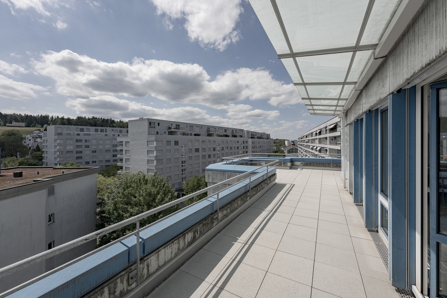 630m² office