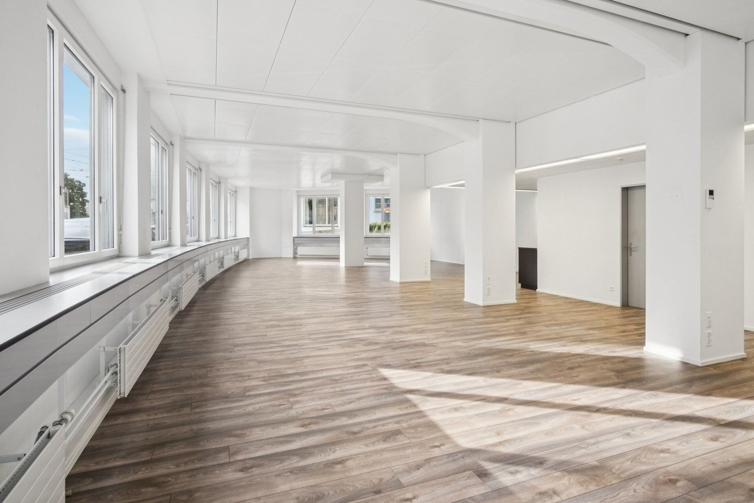 256m² office