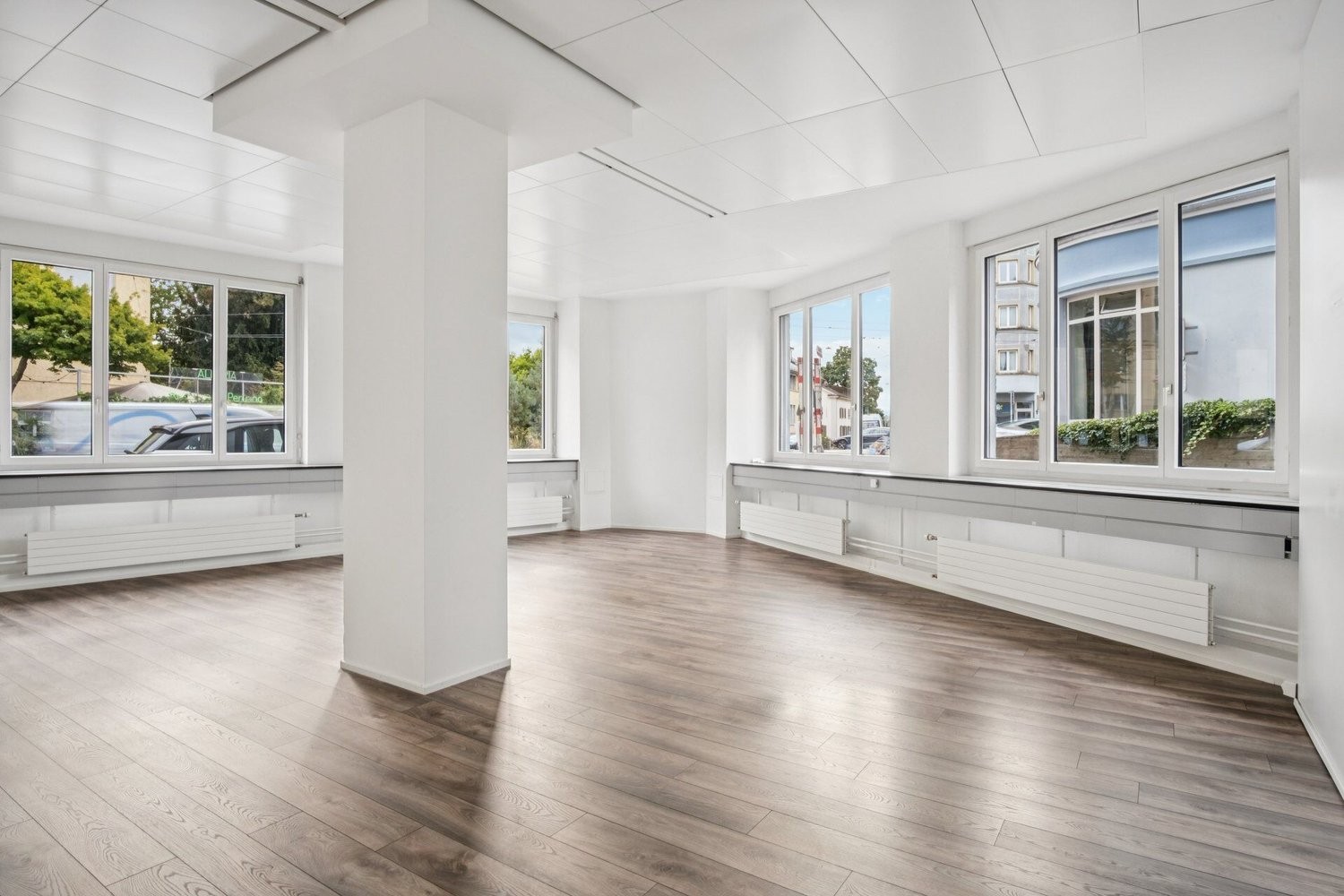256m² office