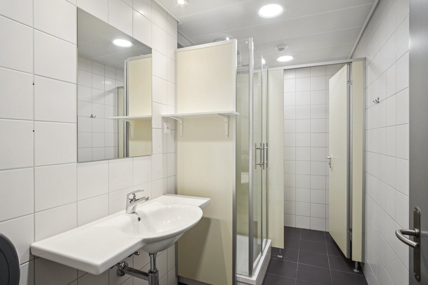 256m² office