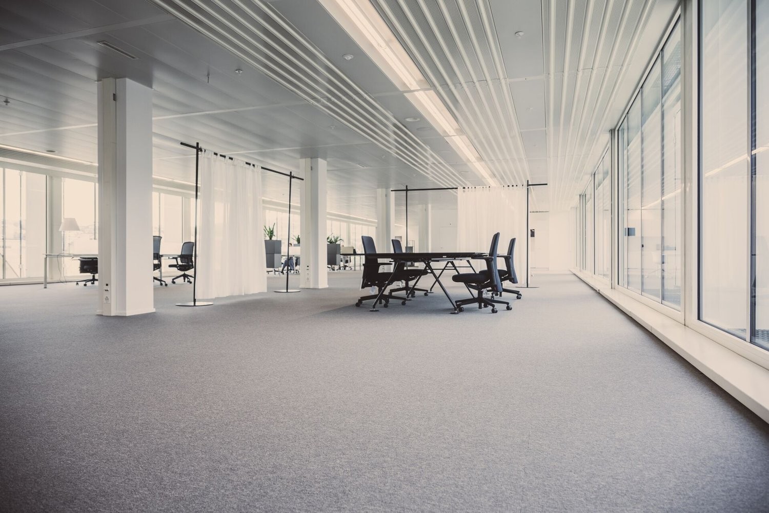 962m² office