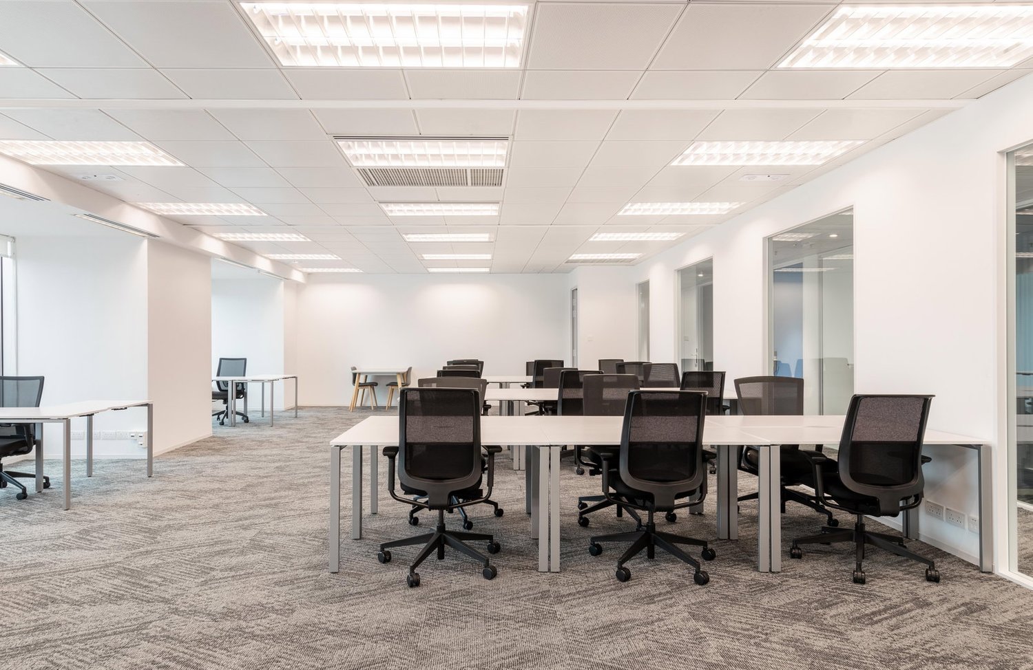 300m² office