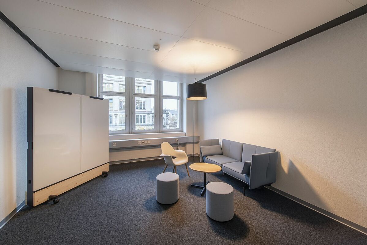 3900m² office