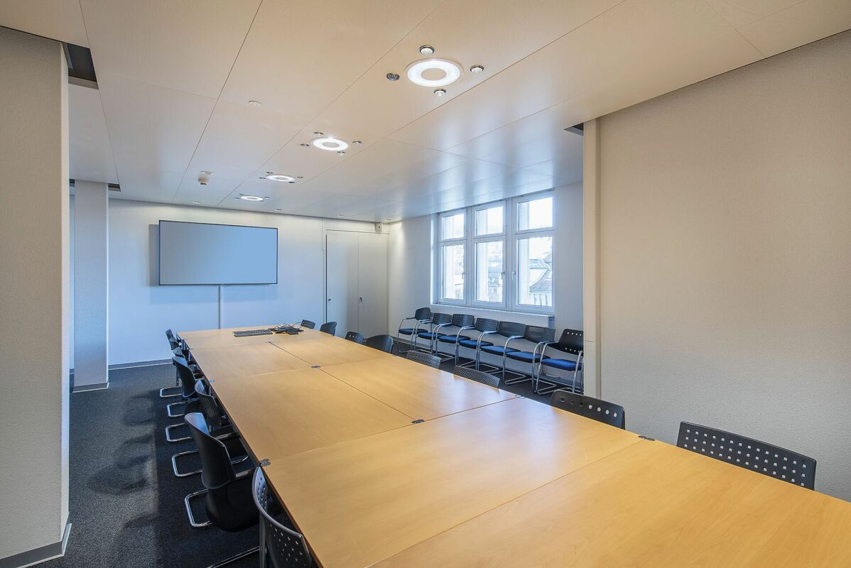 3900m² office