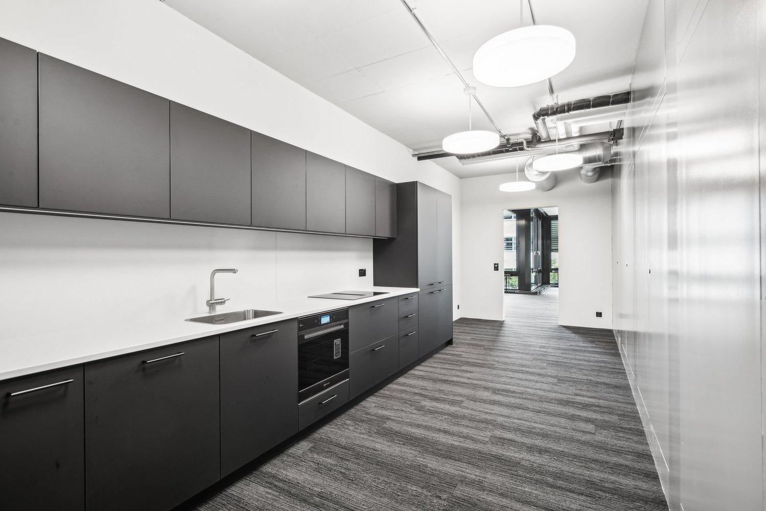 440m² office