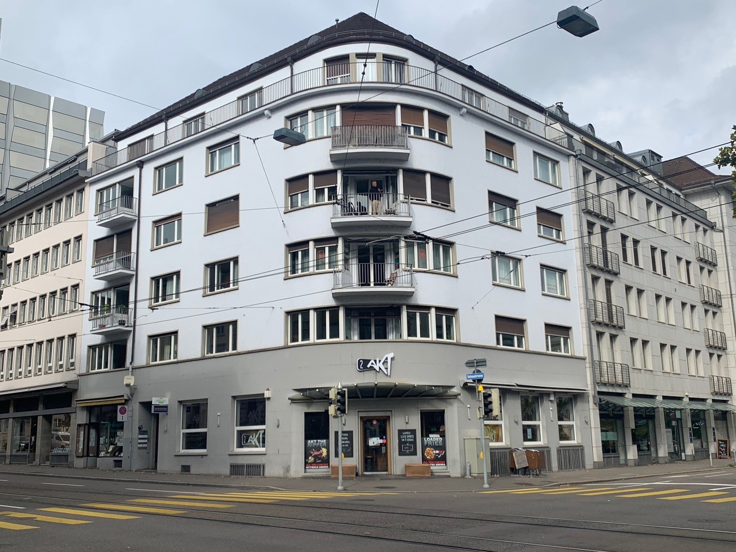 5 rooms apartment
