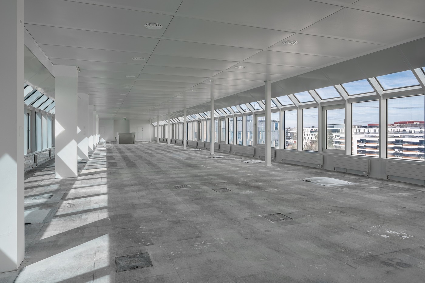 940m² office