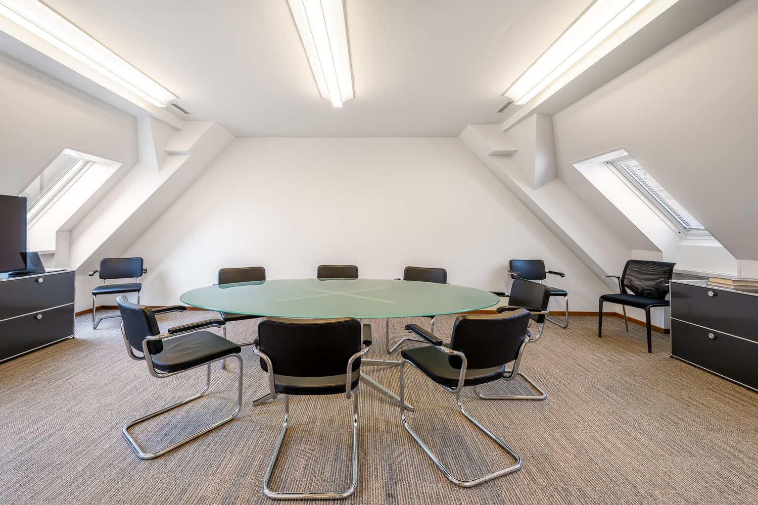 240m² office